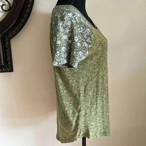 Lucky Brand Women’s Green Floral Short Sleeve Top Size Medium - Picture 13 of 13